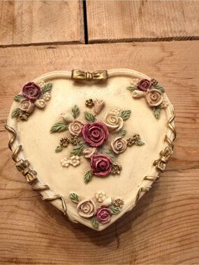 Vintage Dezine Heart-Shaped Floral Trinket Box Cream Pink Roses Hand Painted